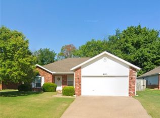 800 SW Navajo Dr, Bentonville, AR 72712