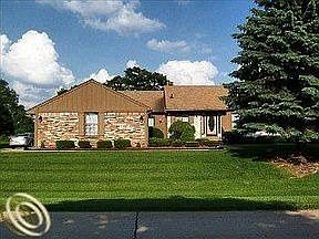 4th image of 9825 Cambridge Ct