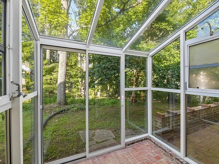 1106 Westbriar Ct NE — Photo 5
