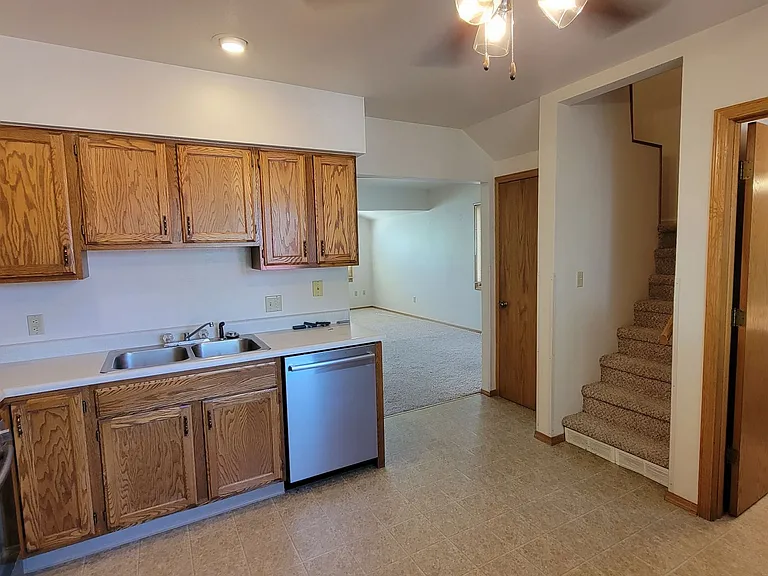 520 Dove St — Photo 7