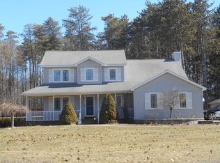 2704 Genny Ridge Dr, Lapeer, MI 48446