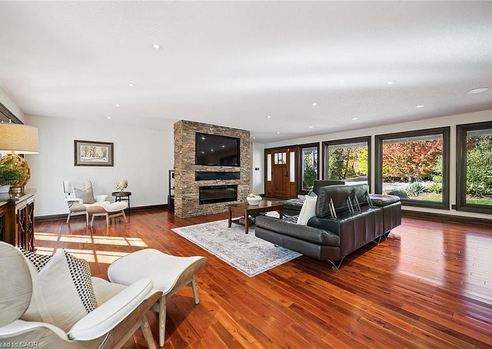 1st image of 11 Maple Hill Dr