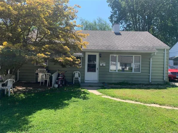 1201 Bel Aire Dr, Belleville, IL 62220