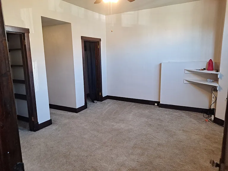 210 Caroline St #1R — Photo 2