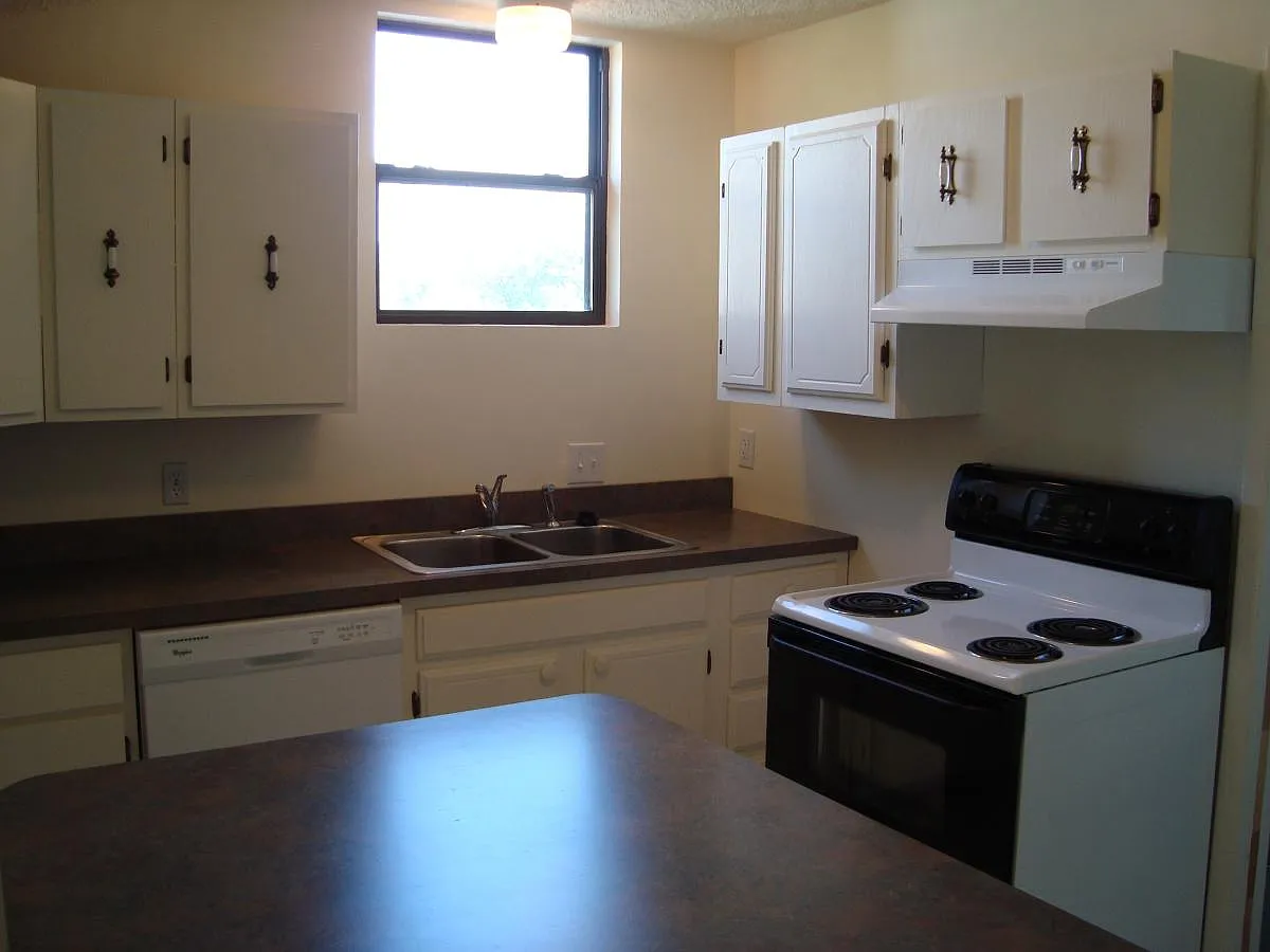 2 bed, 800 sqft, $1,400 — Photo 4