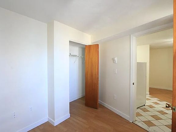 4th image of 3 Holland St #3