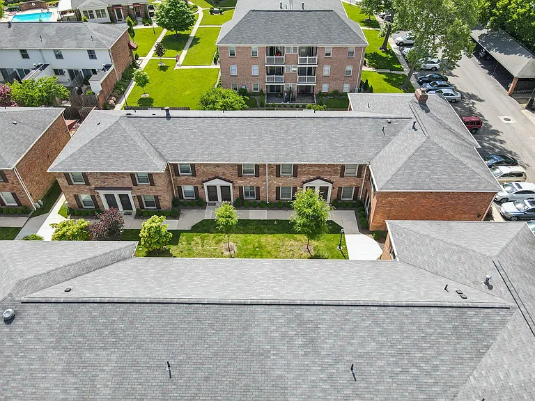 943 Manor Ln — Photo 9