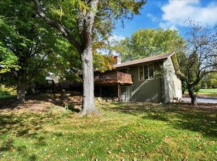 3049 Red Barn Rd, Crystal Lake, IL 60012