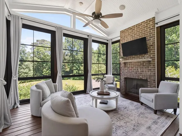 2844 Greenbank Mill Dr, Fuquay Varina, NC 27526