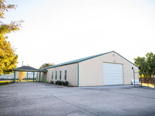 823 Seydler St, East Bernard, TX 77435