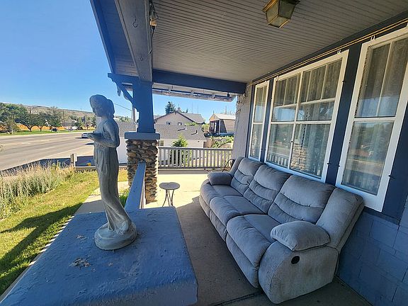 2nd image of 624 Dewar Dr