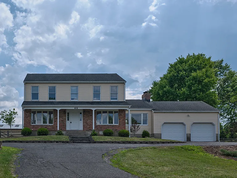 815 Clawson Ave — Photo 1