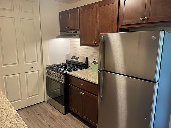 5th image of 342 Cheviot Chase APT 2