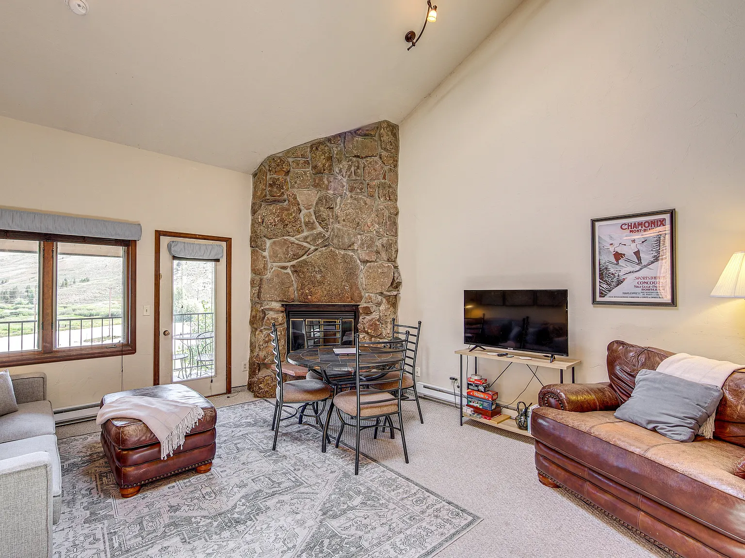 1 bed, 555 sqft, $1,975 — Photo 4