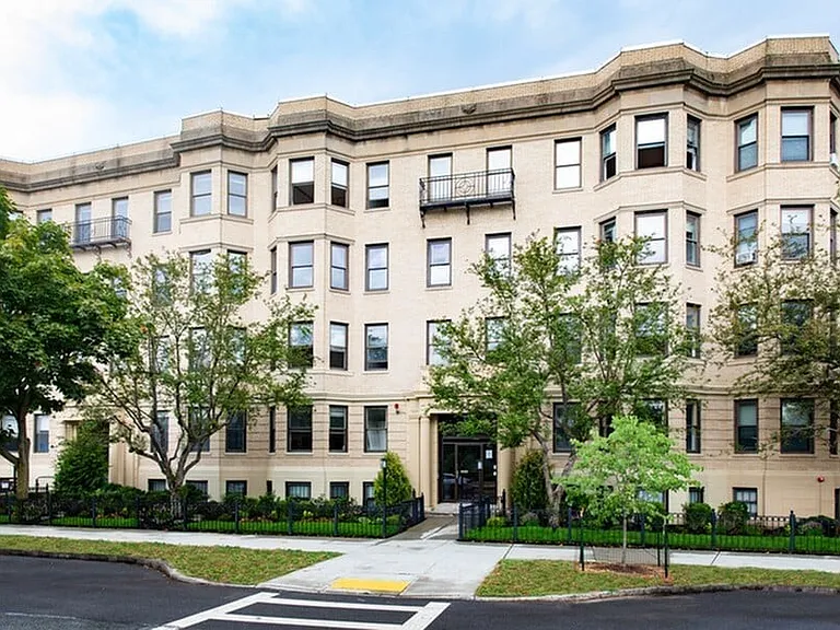 81 Park Dr #B — Photo 1