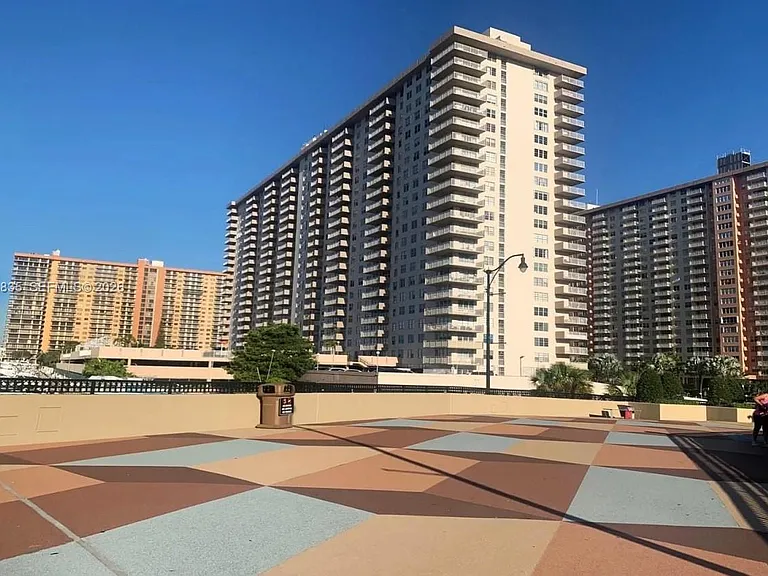 290 174th St #414 — Photo 38