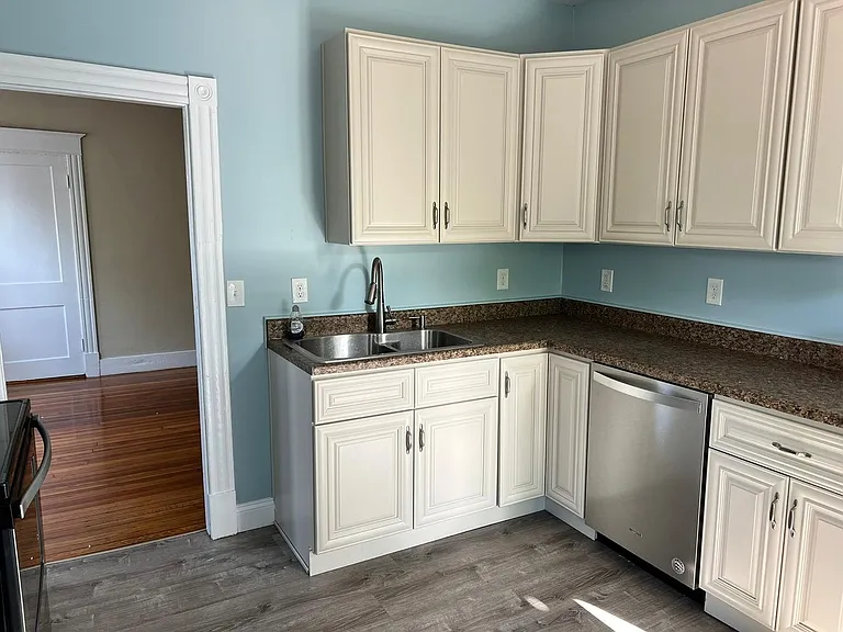388 Broadway St — Photo 8