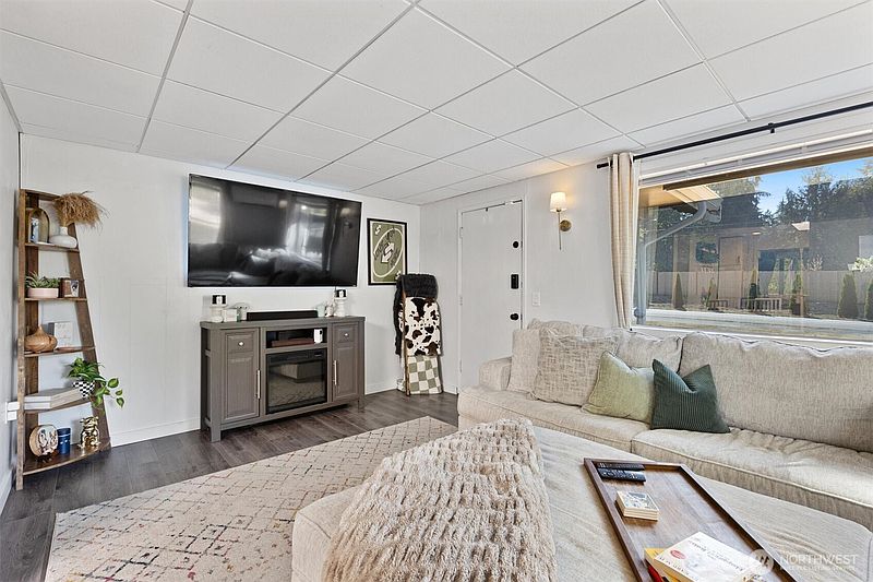 3rd image of 407 91 Avenue SE