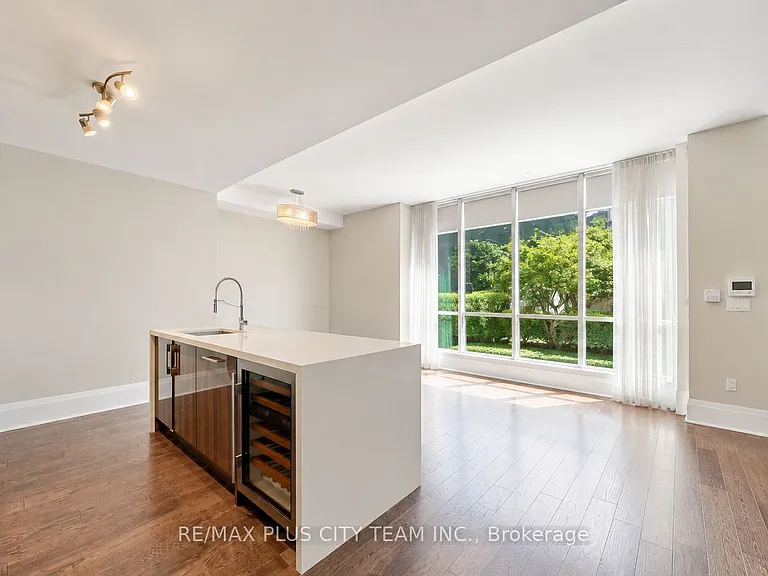 29 Queens Quay E #Townhouse 122 — Photo 7