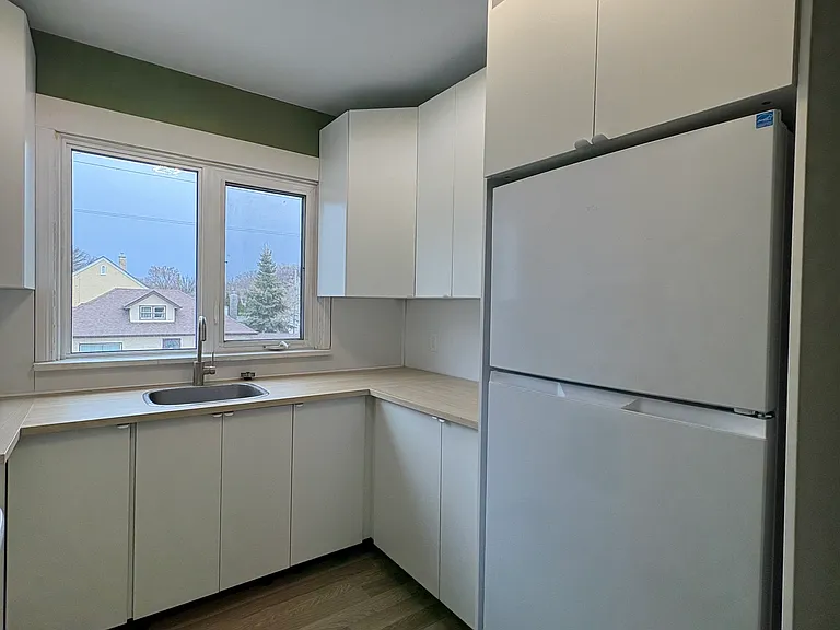 166 Brock St — Photo 9