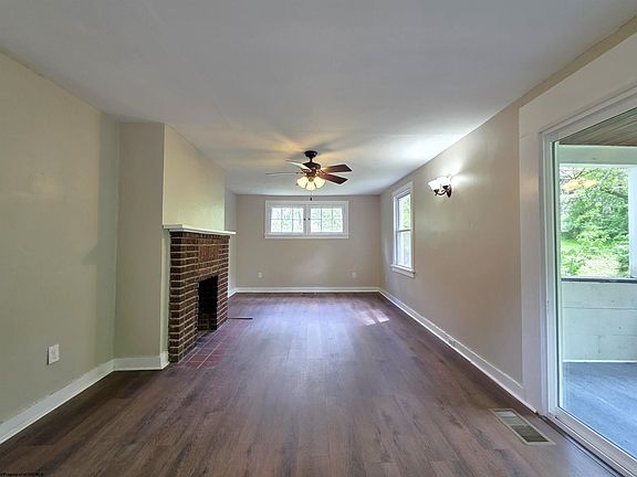4th image of 1300 Hillcrest Rd