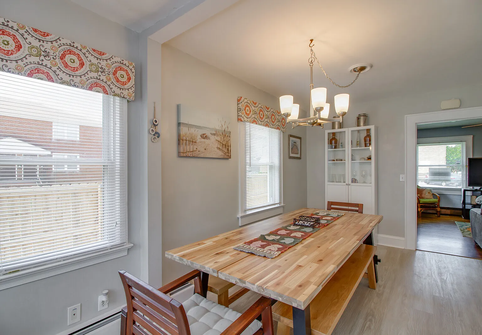 4 bed, 1939 sqft, $3,275 — Photo 3