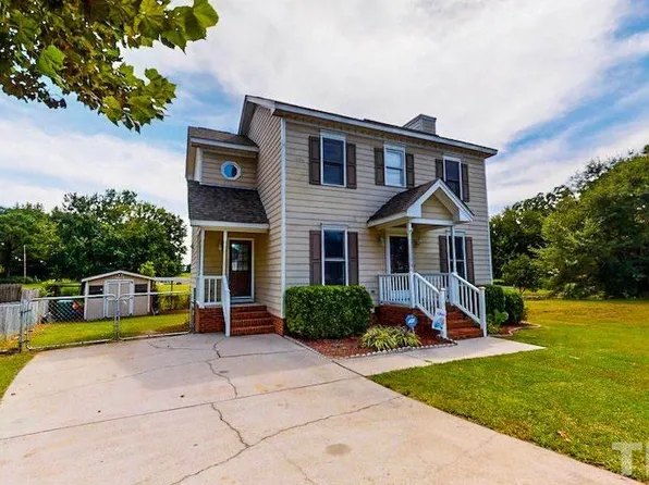 106 Deblyn Ct, Pine Level, NC 27568