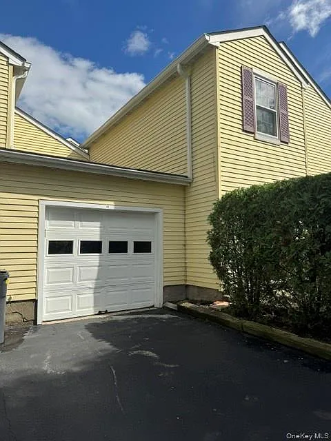 3 bed, 2.0 bath, 1382 sqft, $3,200 — Photo 2