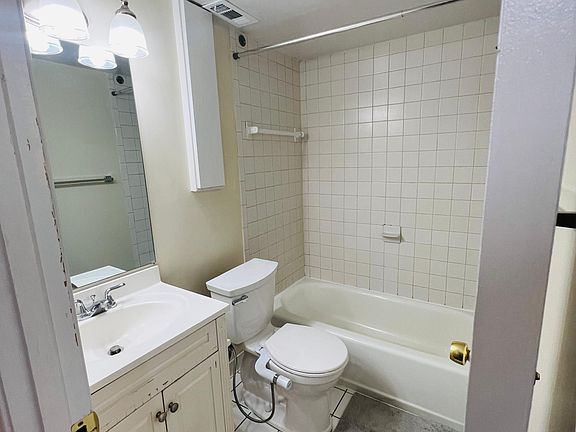 3rd image of 9483 Fairfax Blvd APT 102