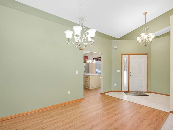 5th image of 11849 Aberdeen St NE