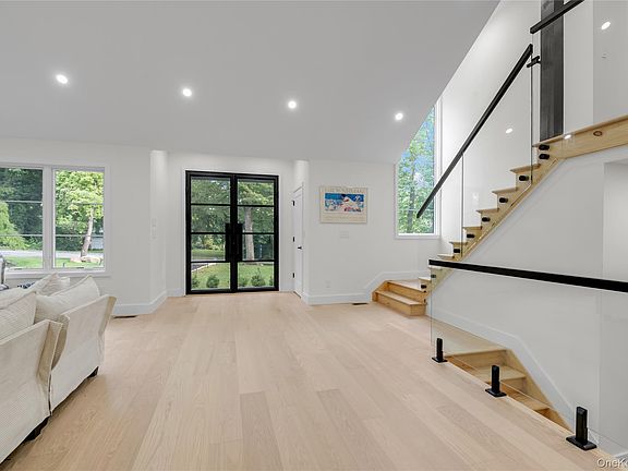 4th image of 28 Red Brook Road