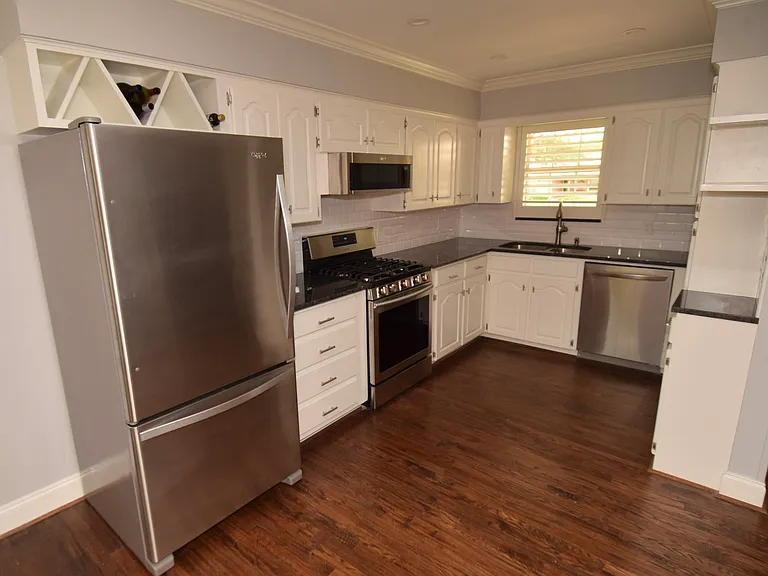 743 Newberry Dr — Photo 3
