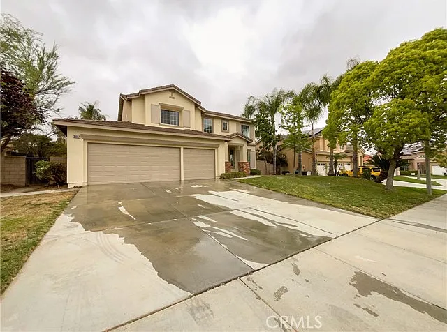 4 bed, 2374 sqft, $1,000 — Photo 2