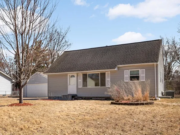 2324 Knoll Dr, Mounds View, MN 55112