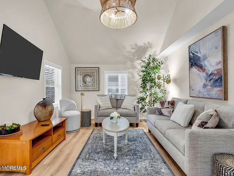 520 Brighton Ave — Photo 6