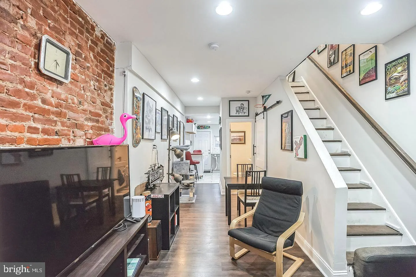 2 bed, 1.5 bath, 900 sqft, $1,650 — Photo 3