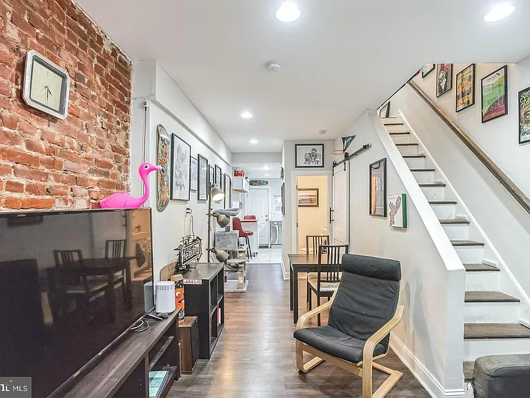 1814 E Albert St — Photo 3