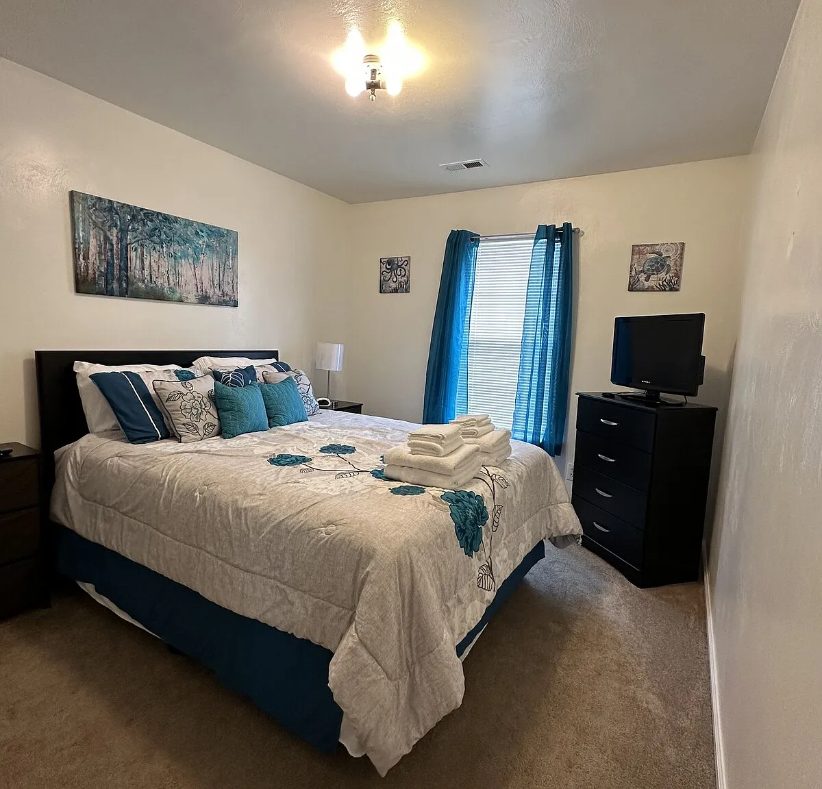 3 bed, 2.5 bath, 1444 sqft, $2,400 — Photo 2