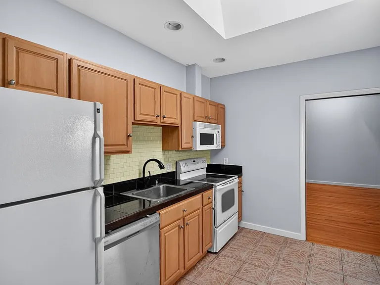831 Chapel St — Photo 4