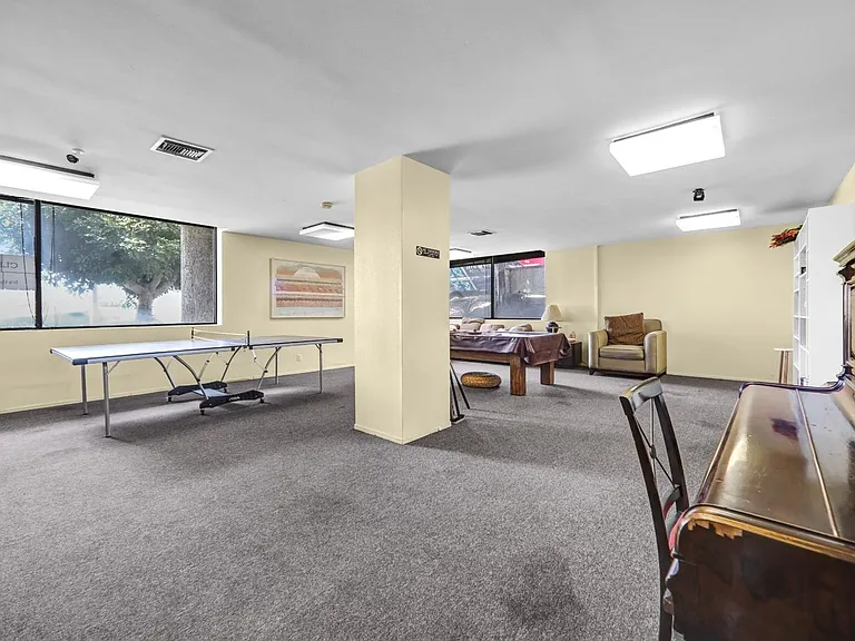 1900 Vine St #212 — Photo 2
