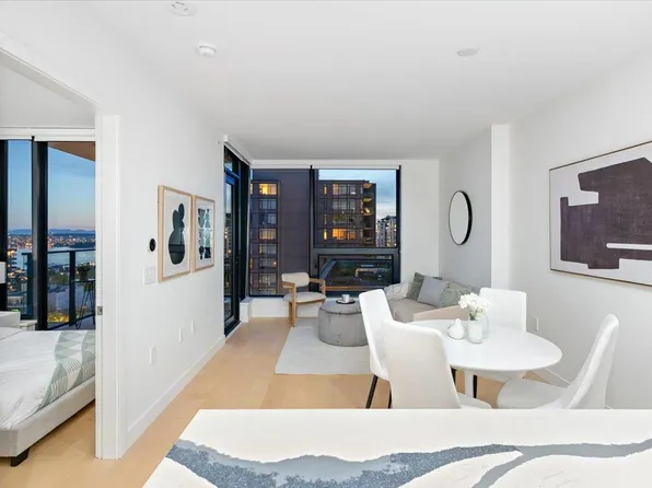 135 E 13th St #1004, North Vancouver, BC V7L 2L8