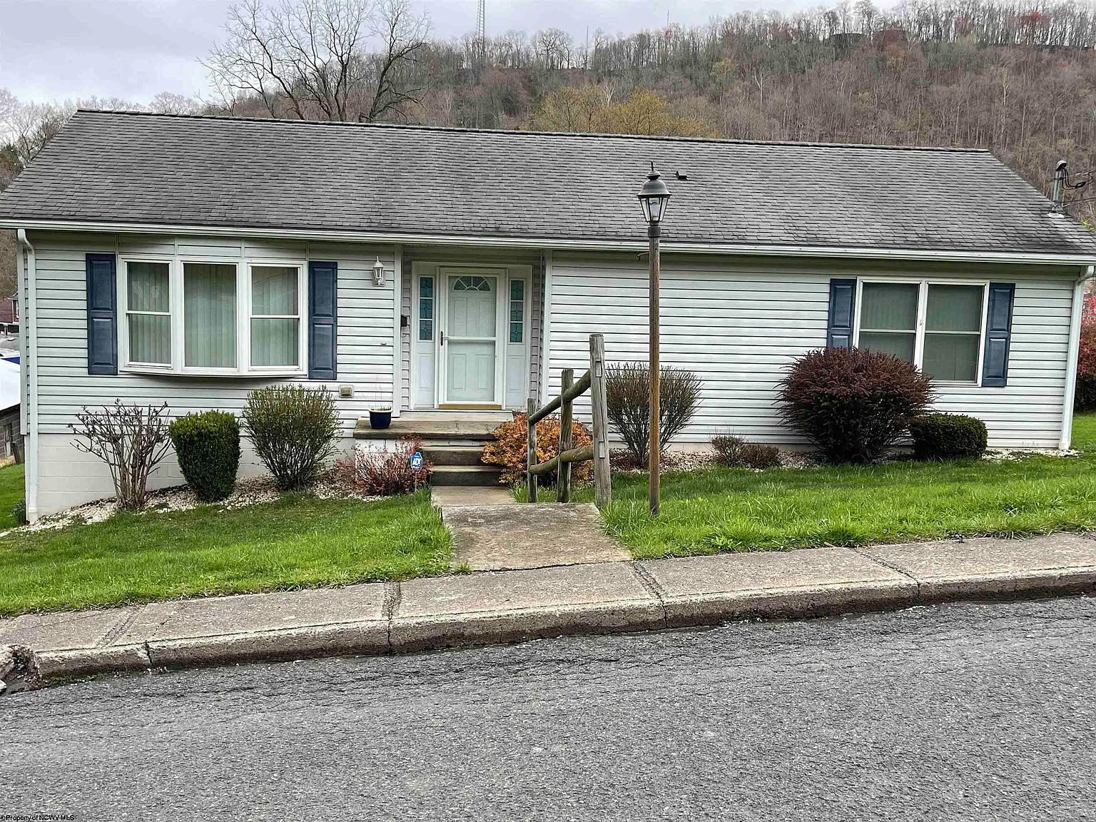 120 Bridge St photo 1