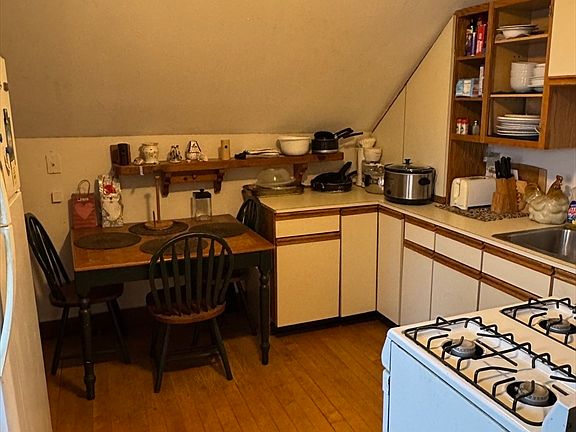 5th image of 89 Mammoth Rd