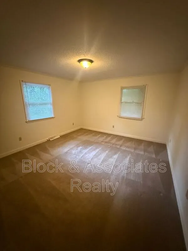 2 bed, 1.0 bath, $1,095 — Photo 3