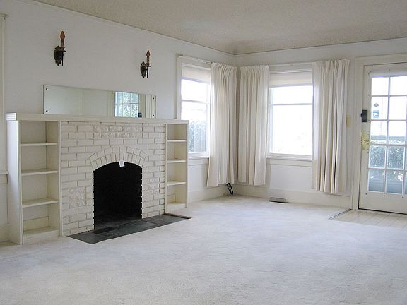 Light-filled livingroom