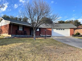 402 Crest Ridge Dr, Kerrville, TX 78028