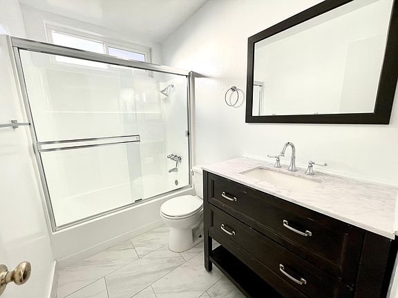 3rd image of 1441 Manhattan Beach Blvd APT 2