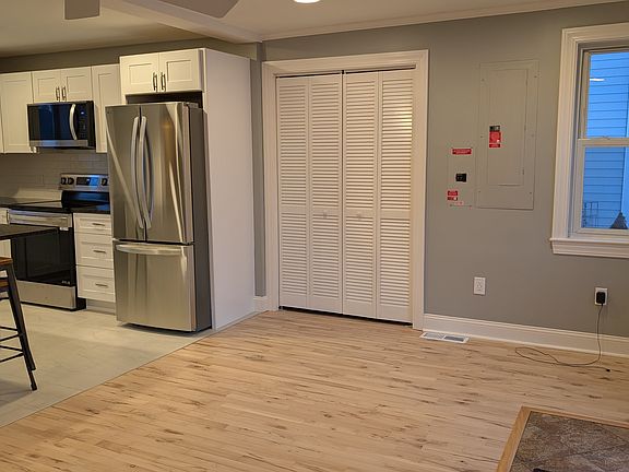 4th image of 4 Blanchard Ln #B