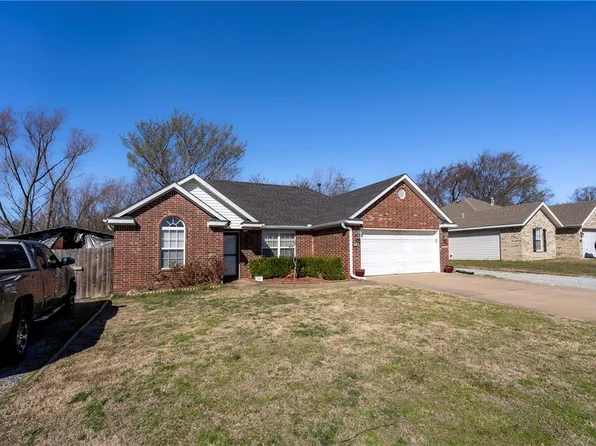 561 Bonanza St, Centerton, AR 72719