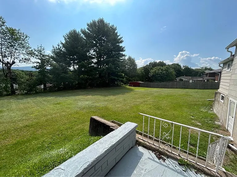 1010 Wood St — Photo 15